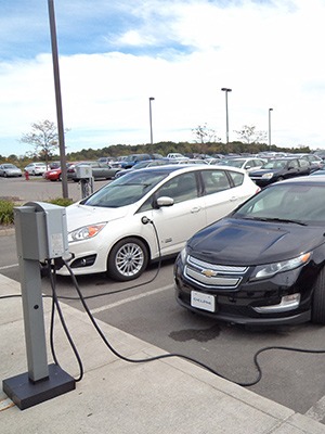 Charging a Chevy Volt with ClipperCreek EVSE at Delphi Headquarters
